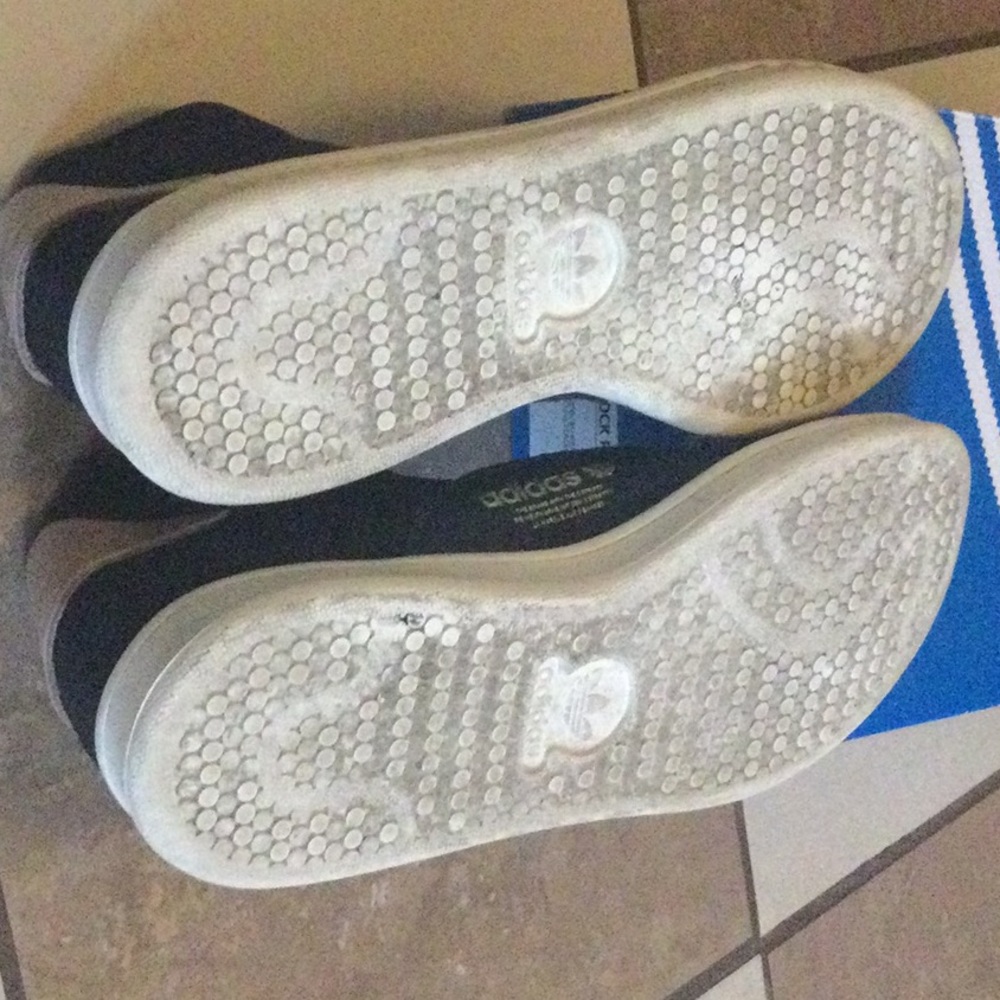 Sneakers - Picture 4 of 8